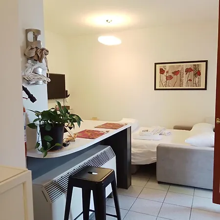 Bellissimo Bilocale Con Terrazzo * ميلان