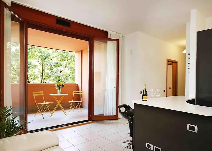 شقة Bellissimo Bilocale Con Terrazzo ميلان